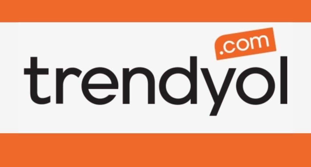 أسرار الإطلالة المحتشمة العصرية: تنسيق الأزياء اليومية بين الفساتين والأطقم والعبايات